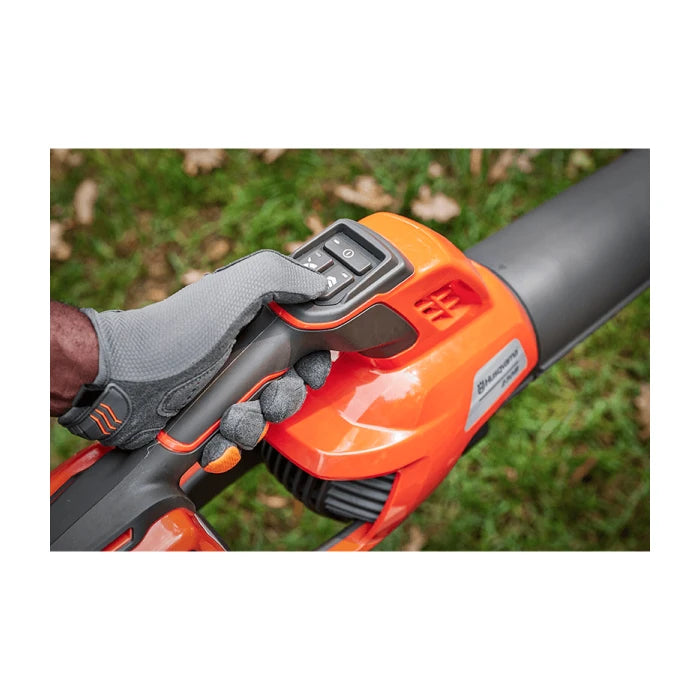 Husqvarna 230iB with battery and charger