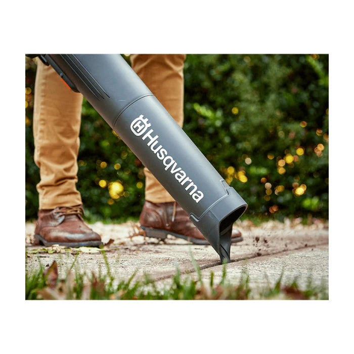 Husqvarna 230iB with battery and charger