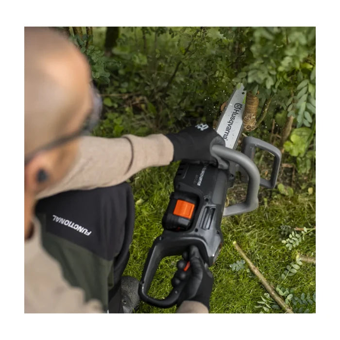 Husqvarna Aspire™ C15X-P4A with battery and charger