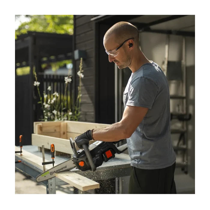 Husqvarna Aspire™ C15X-P4A with battery and charger