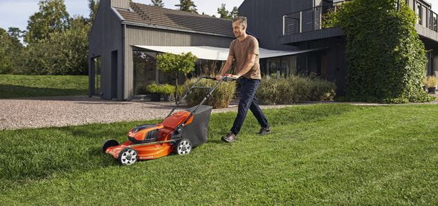 HUSQVARNA LC 142i with Battery and Charger Kit incl 40-C80 and 40-B140