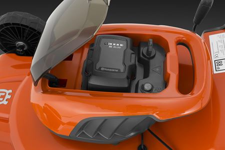 HUSQVARNA LC 142i with Battery and Charger Kit incl 40-C80 and 40-B140