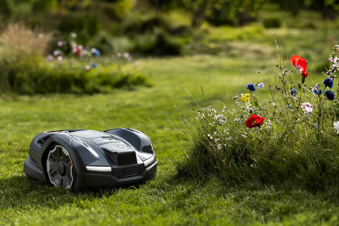 Husqvarna Automower® 405XE NERA (900 m²)