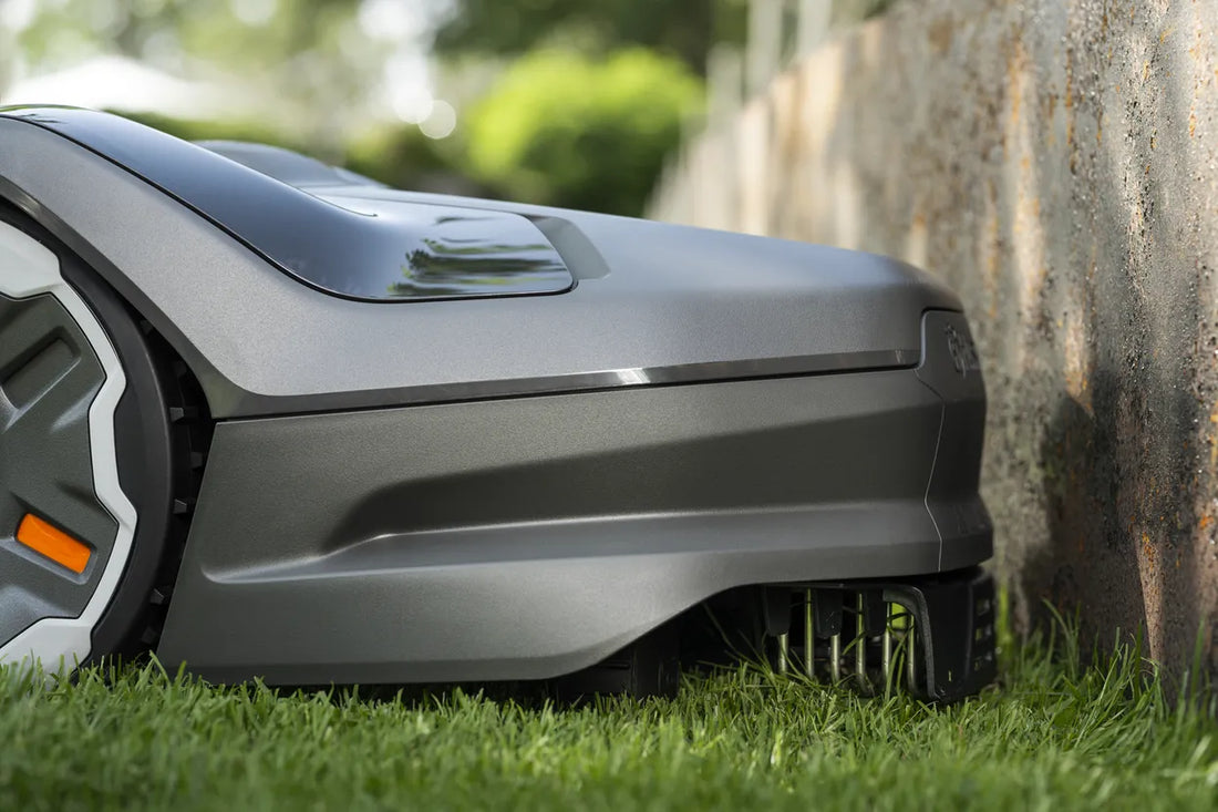 Husqvarna Automower® 305E NERA (600 m²)